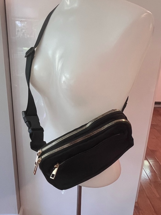 Source Unknown Handbags - Black Crossbody Fanny Pack with Gold Zippers